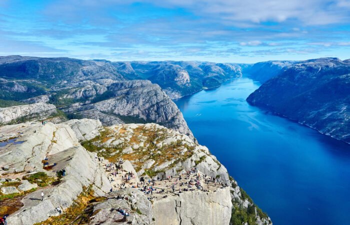 photo-1443890484047-5eaa67d1d630